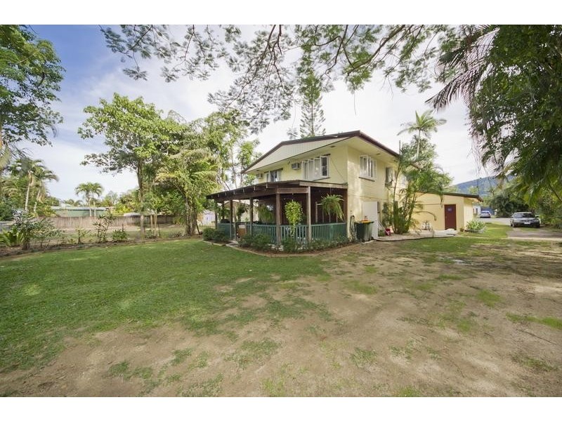 8 Swallow Street, Mooroobool QLD 4870