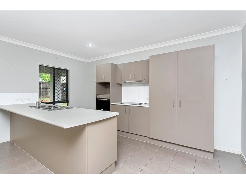 18 Heysen Close, Redlynch QLD 4870