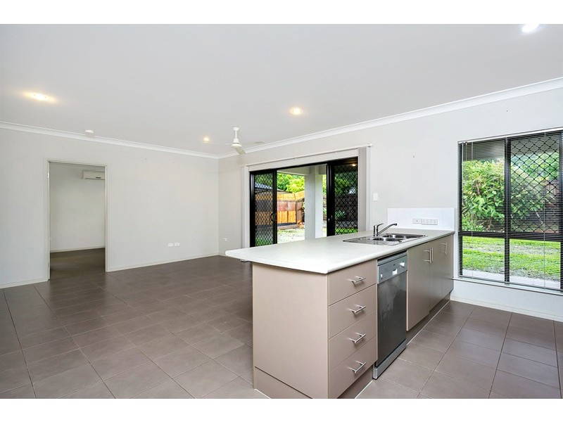 18 Heysen Close, Redlynch QLD 4870