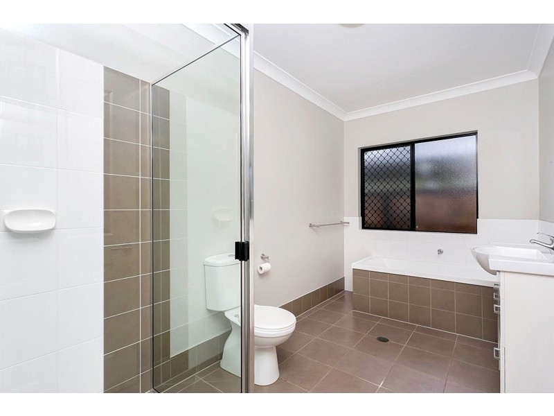 18 Heysen Close, Redlynch QLD 4870