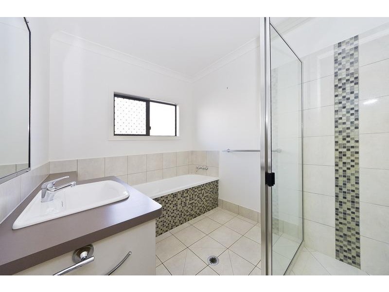 64 Norfolk Circuit, Redlynch QLD 4870