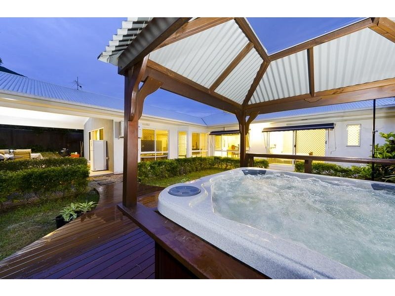 7 Sago Close, Palm Cove QLD 4879