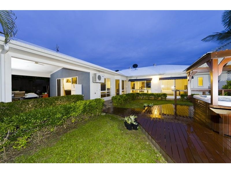 7 Sago Close, Palm Cove QLD 4879
