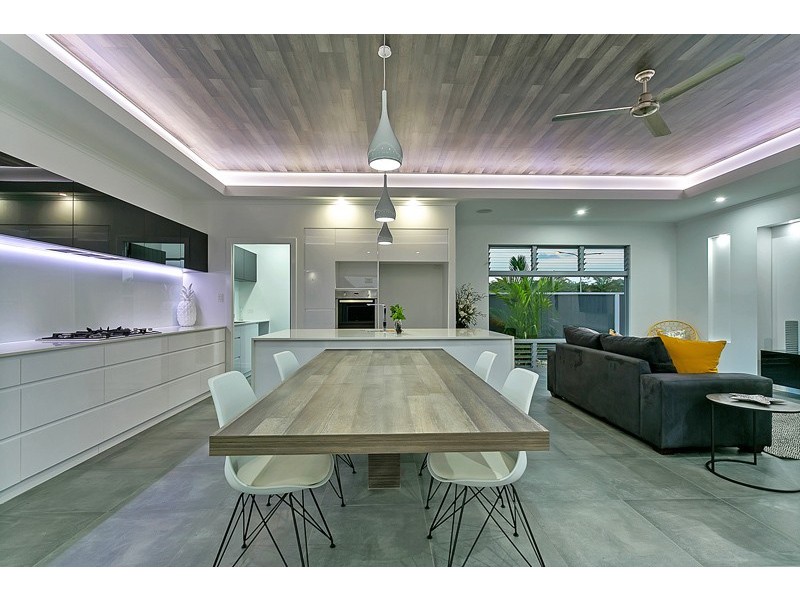 12 Rainbow Street, Kanimbla QLD 4870