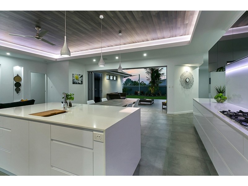 12 Rainbow Street, Kanimbla QLD 4870