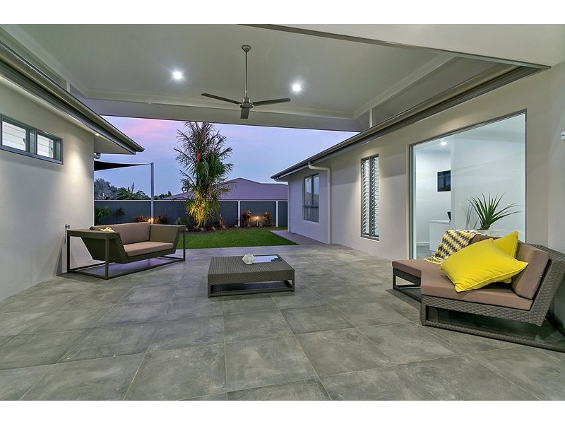 12 Rainbow Street, Kanimbla QLD 4870