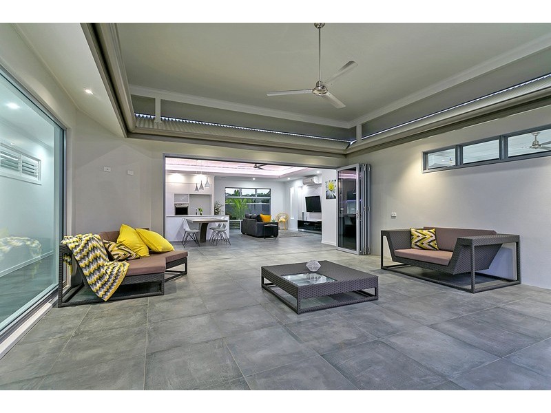 12 Rainbow Street, Kanimbla QLD 4870