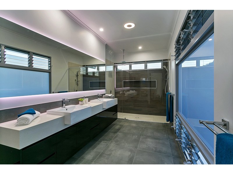 12 Rainbow Street, Kanimbla QLD 4870