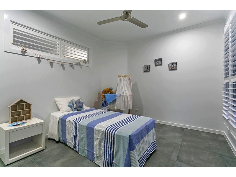 12 Rainbow Street, Kanimbla QLD 4870