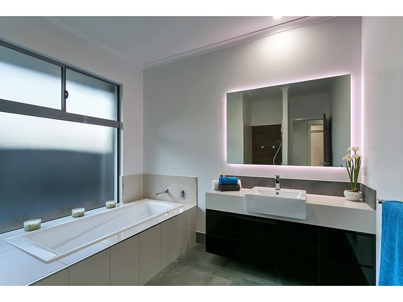 12 Rainbow Street, Kanimbla QLD 4870