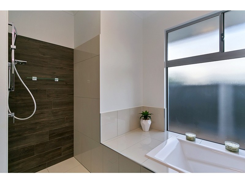 12 Rainbow Street, Kanimbla QLD 4870