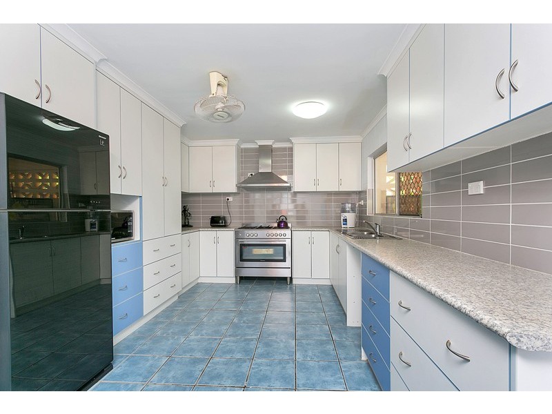 9 Carnation Drive, Mooroobool QLD 4870