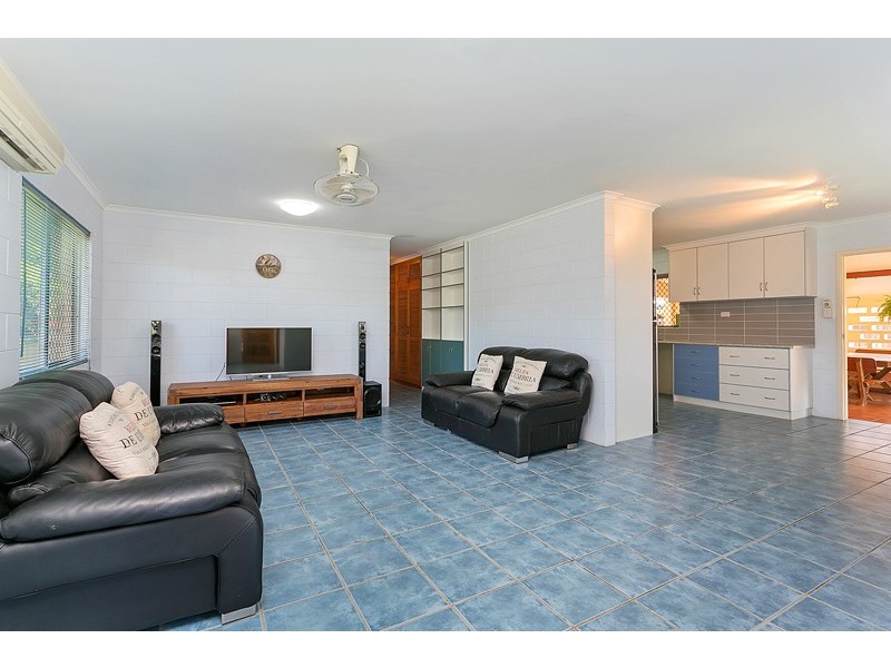 9 Carnation Drive, Mooroobool QLD 4870