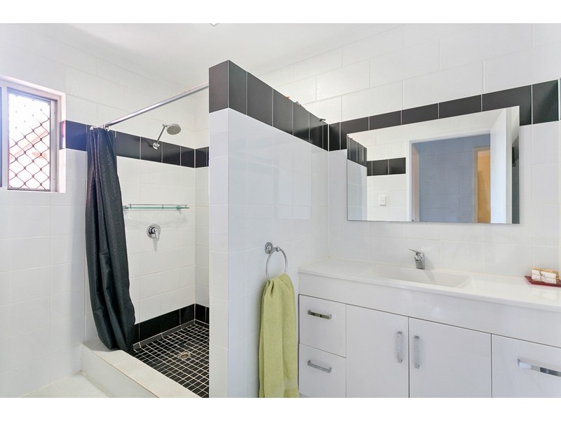 9 Carnation Drive, Mooroobool QLD 4870