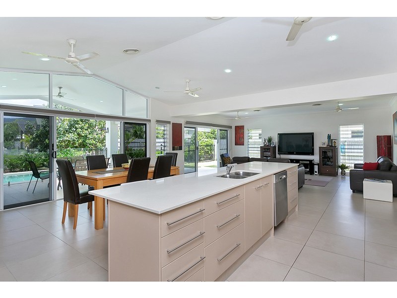 4 Lagoon Drive, Trinity Beach QLD 4879