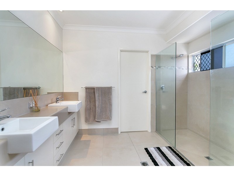 4 Lagoon Drive, Trinity Beach QLD 4879