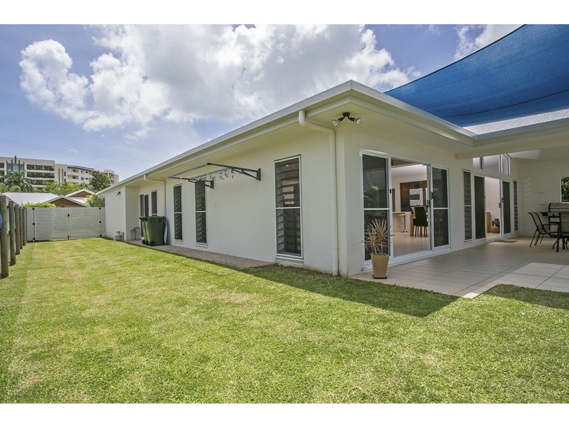 4 Lagoon Drive, Trinity Beach QLD 4879