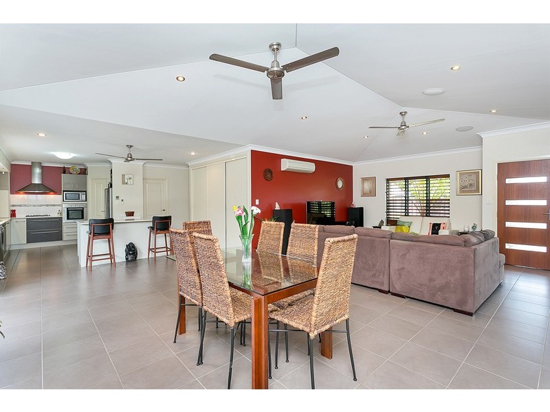 8 Floreat Close, Kewarra Beach QLD 4879