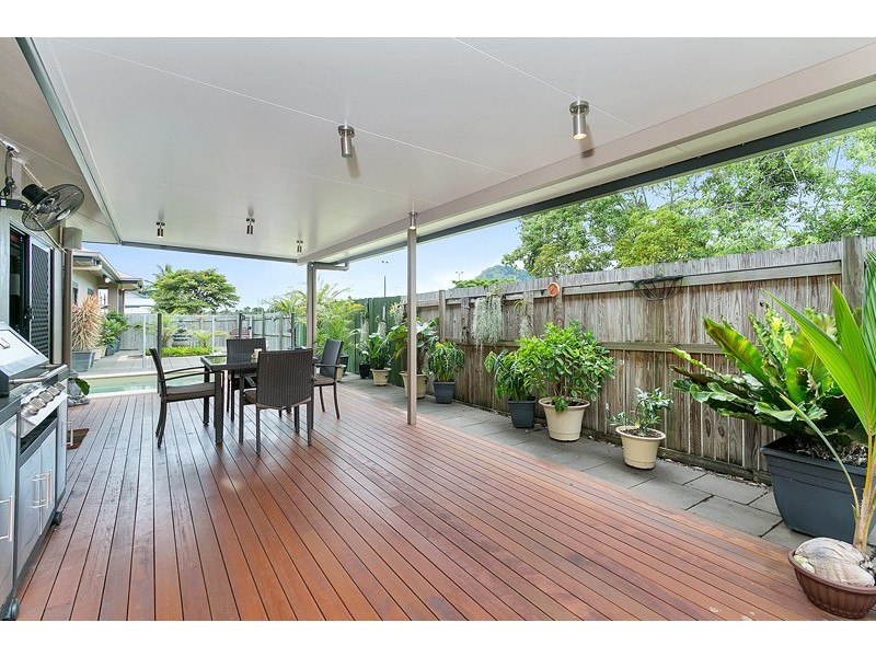 8 Floreat Close, Kewarra Beach QLD 4879