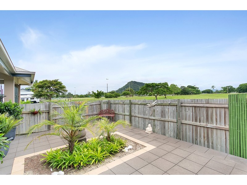 8 Floreat Close, Kewarra Beach QLD 4879