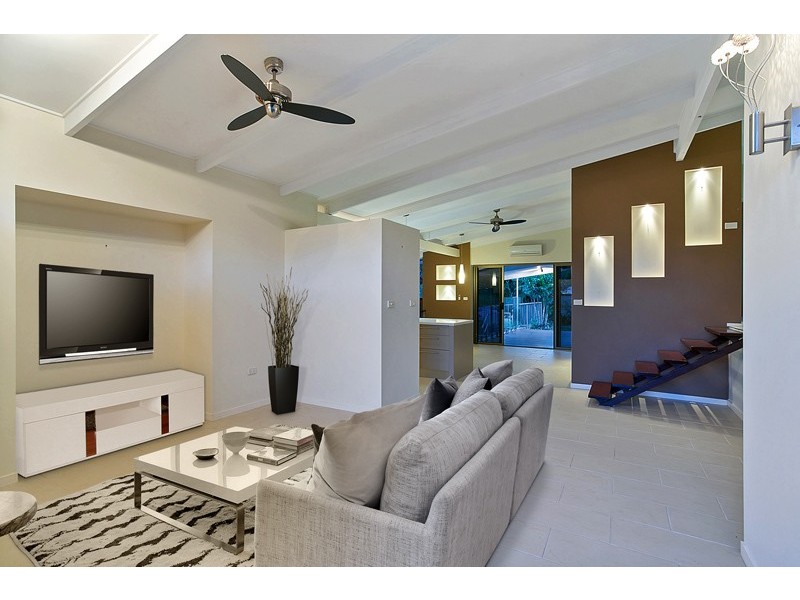 7 Brett Street, Mooroobool QLD 4870