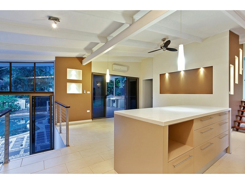 7 Brett Street, Mooroobool QLD 4870