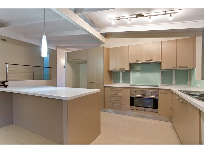 7 Brett Street, Mooroobool QLD 4870