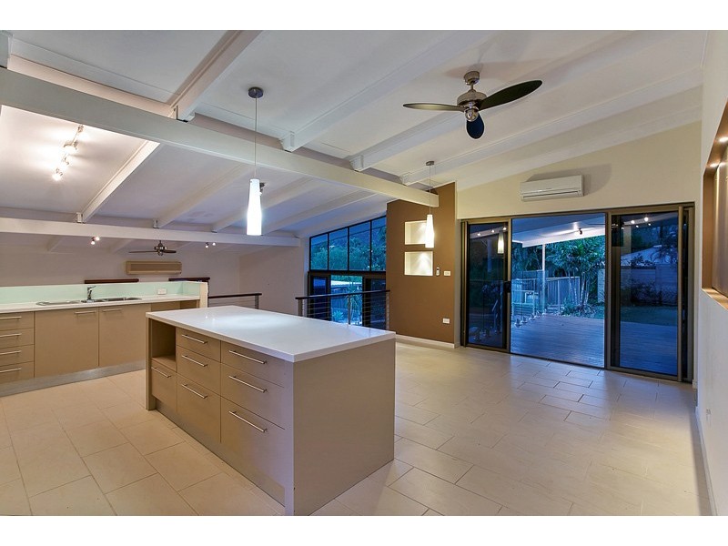 7 Brett Street, Mooroobool QLD 4870