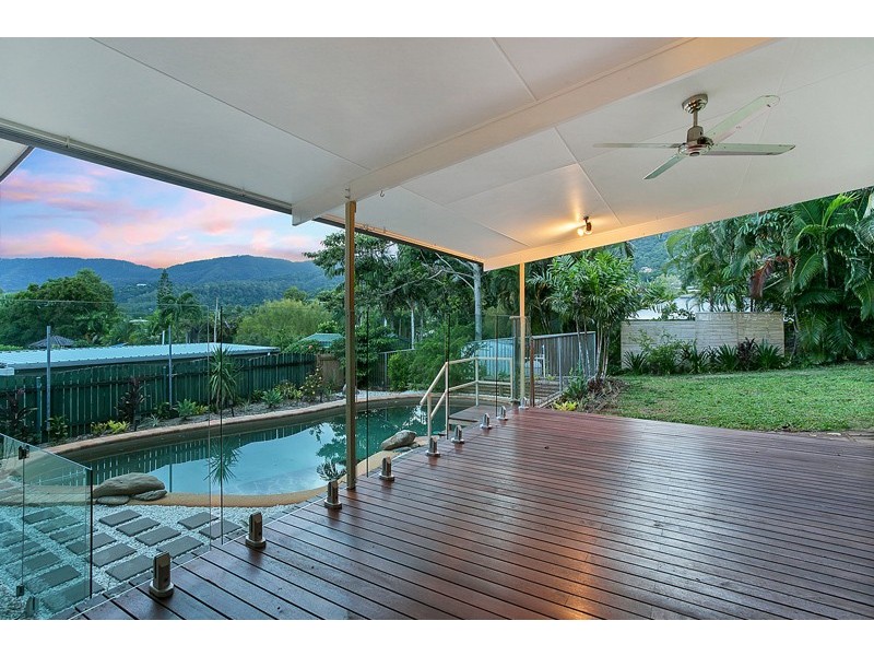 7 Brett Street, Mooroobool QLD 4870