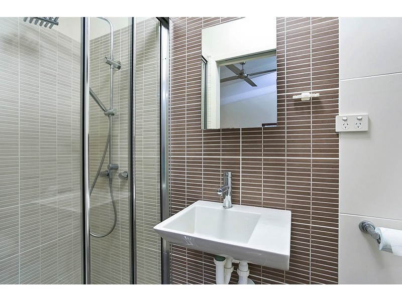 7 Brett Street, Mooroobool QLD 4870