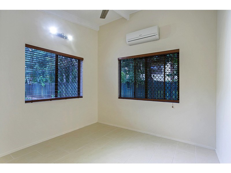 7 Brett Street, Mooroobool QLD 4870