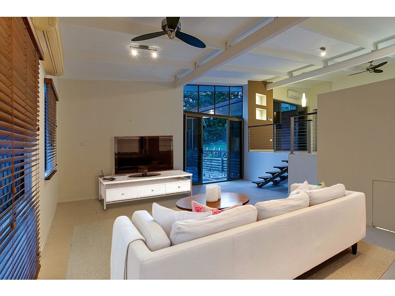 7 Brett Street, Mooroobool QLD 4870