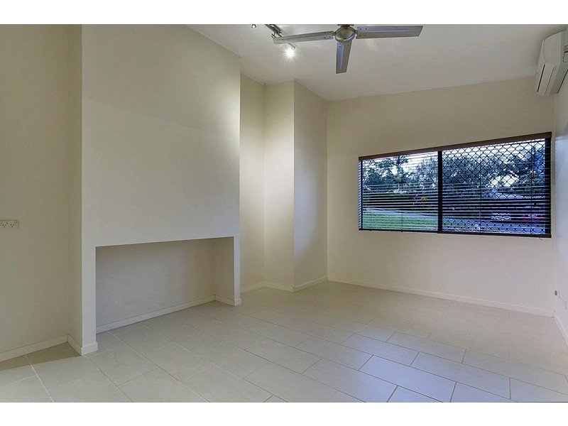 7 Brett Street, Mooroobool QLD 4870