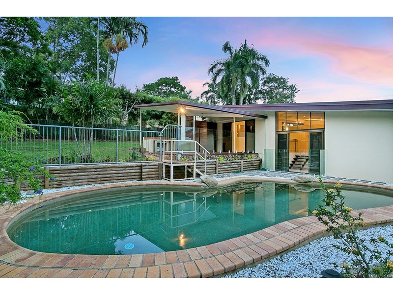 7 Brett Street, Mooroobool QLD 4870