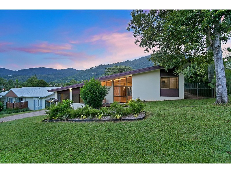 7 Brett Street, Mooroobool QLD 4870