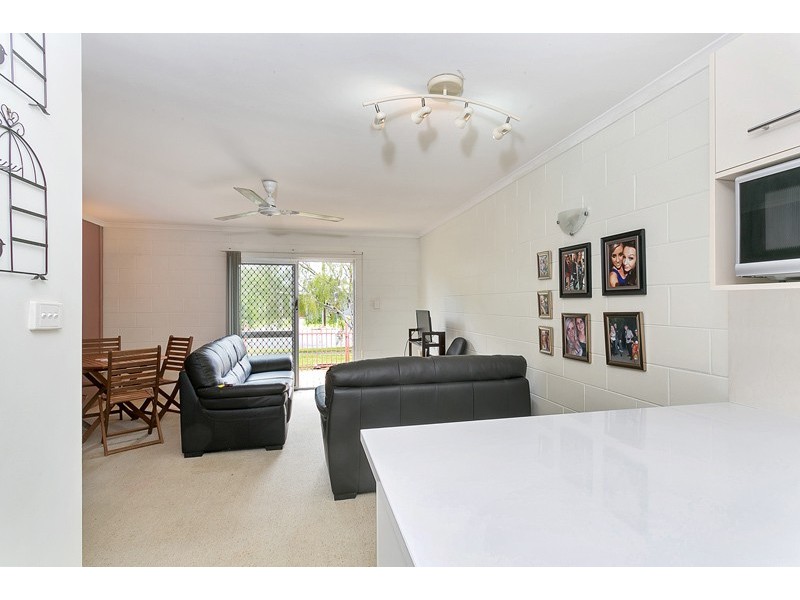 1/473 McCoombe Street, Mooroobool QLD 4870
