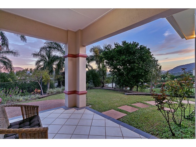 4A Leoni Close, Mooroobool QLD 4870