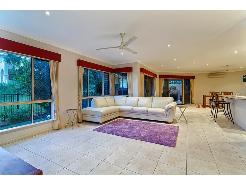 4A Leoni Close, Mooroobool QLD 4870