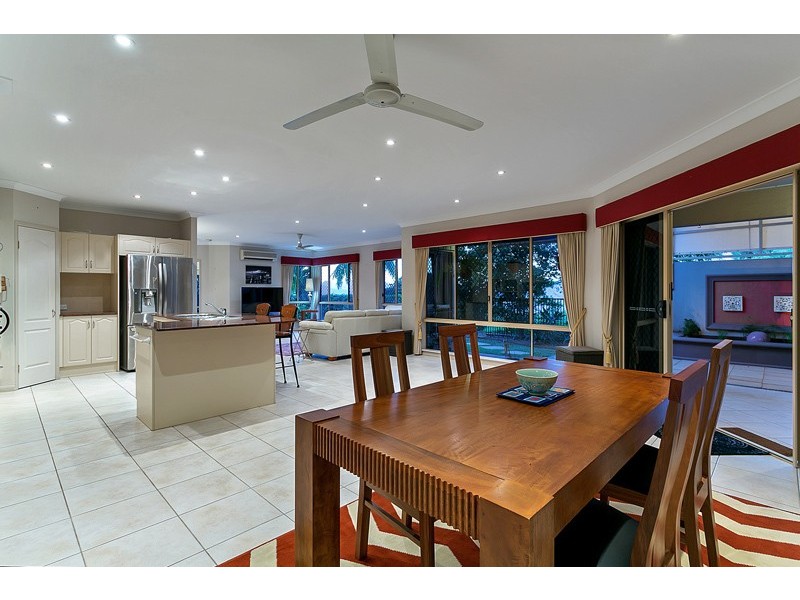 4A Leoni Close, Mooroobool QLD 4870