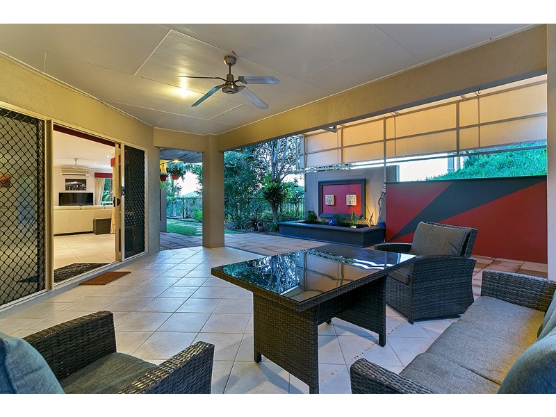 4A Leoni Close, Mooroobool QLD 4870