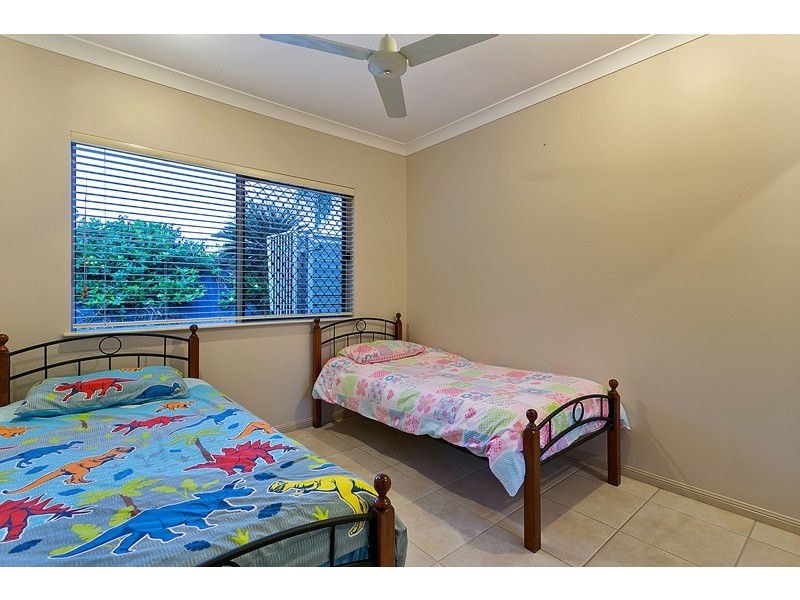 4A Leoni Close, Mooroobool QLD 4870