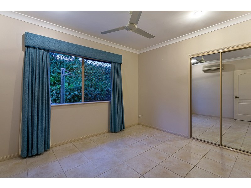 4A Leoni Close, Mooroobool QLD 4870