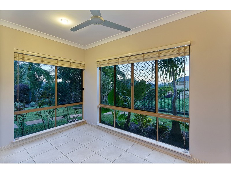 4A Leoni Close, Mooroobool QLD 4870