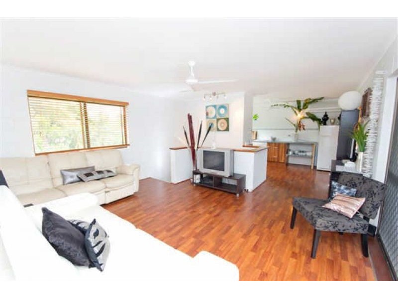 18 Pepperina Street, Mooroobool QLD 4870