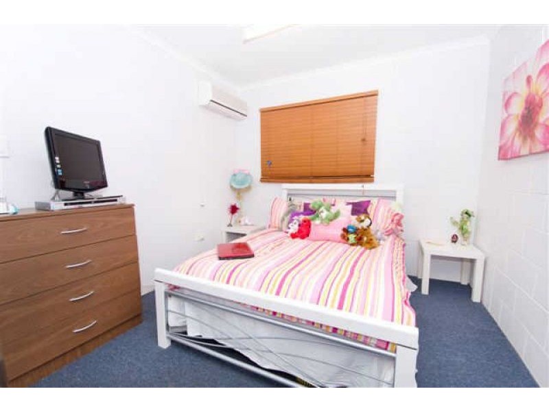 18 Pepperina Street, Mooroobool QLD 4870