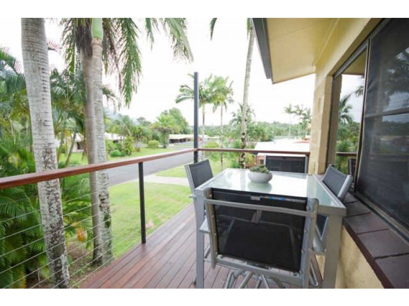 18 Pepperina Street, Mooroobool QLD 4870