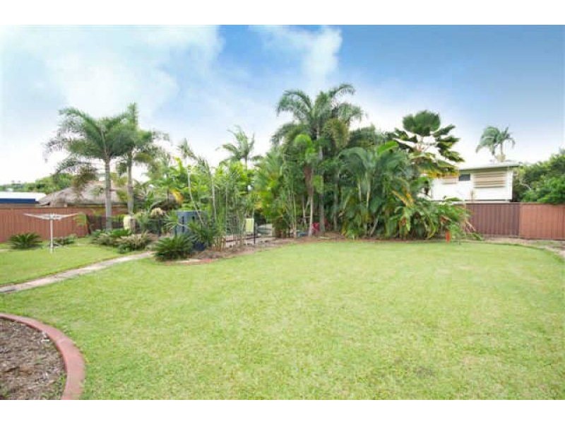 18 Pepperina Street, Mooroobool QLD 4870