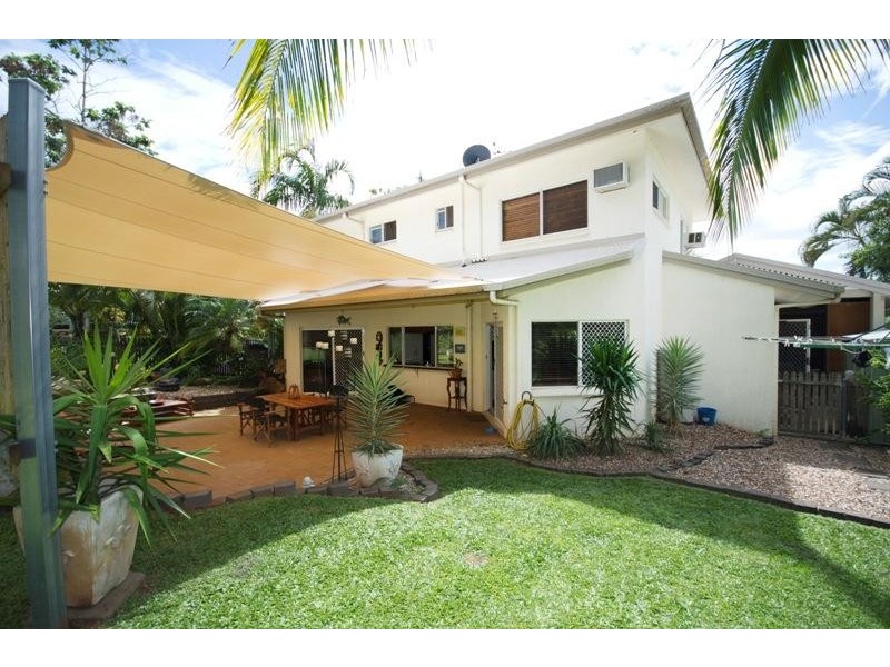 27 Strathmore Court, Mooroobool QLD 4870