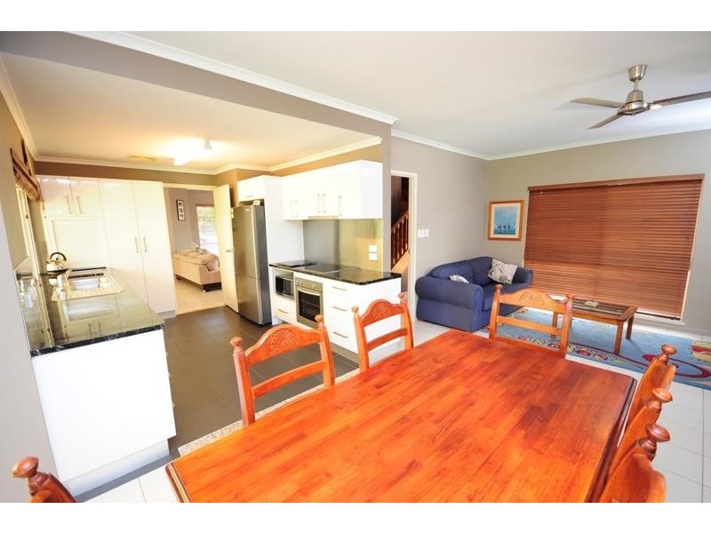 27 Strathmore Court, Mooroobool QLD 4870