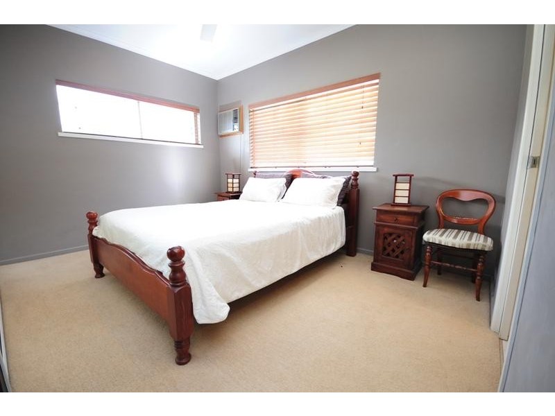 27 Strathmore Court, Mooroobool QLD 4870